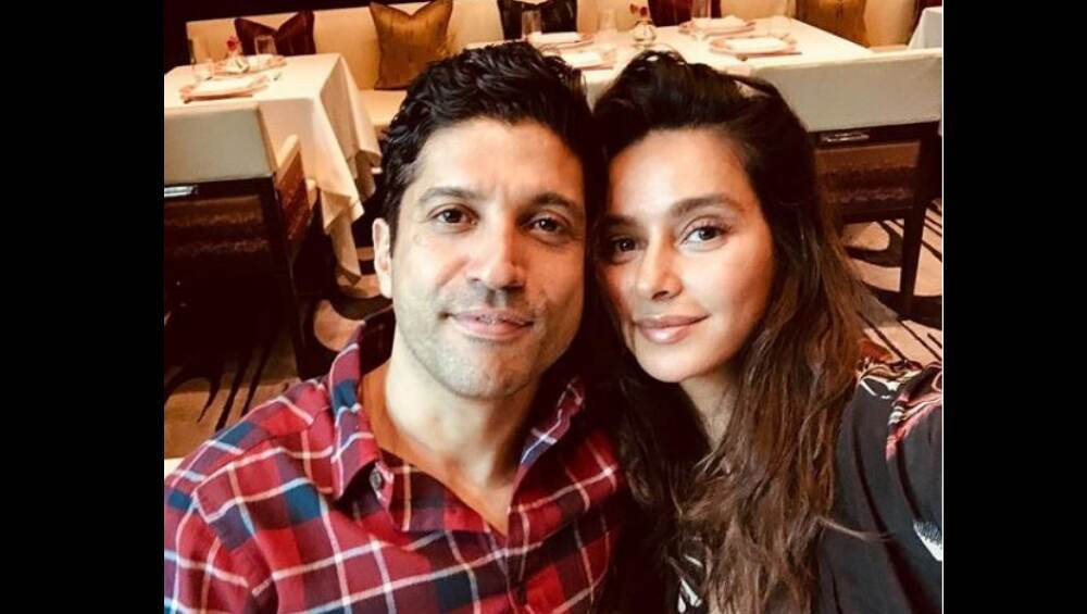 Deepika-Ranveer Reception Party: पार्टीत Farhan Akhtar आणि Shibani Dandekar यांची एकत्र एन्ट्री (Video) Deepika-Ranveer Reception Party: पार्टीत Farhan Akhtar आणि Shibani Dandekar यांची एकत्र एन्ट्री (Video)