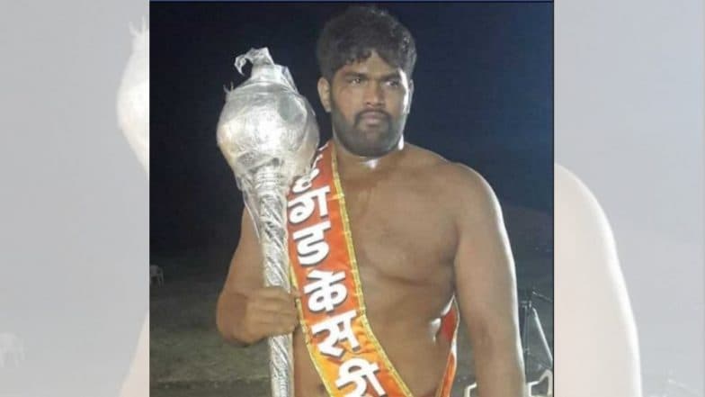Maharashtra Kesari Kusti 2018: 'महाराष्ट्र केसरी' विजेत्याला बहाल करण्यात येणारी 'चांदीची गदा' नेमकी कशी असते? Maharashtra Kesari Kusti 2018: 'महाराष्ट्र केसरी' विजेत्याला बहाल करण्यात येणारी 'चांदीची गदा' नेमकी कशी असते?