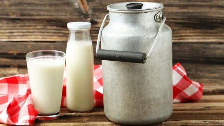 मुंबईकरांना उद्या दूध मिळणार नाही, कोल्हापूर-सांगली येथील पुरस्थितीमुळे फटका मुंबईकरांना उद्या दूध मिळणार नाही, कोल्हापूर-सांगली येथील पुरस्थितीमुळे फटका