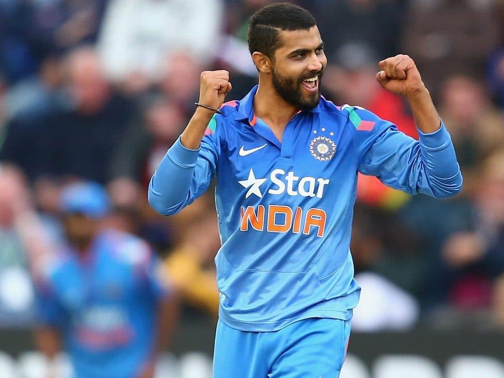 ICC World Cup 2019: रवींद्र जडेजा का नेहमी विराट कोहली च्या बाजूला बसतो, हार्दिक पंड्या ने उघड केले Team India चे Dressing Room Secrets, Watch Video ICC World Cup 2019: रवींद्र जडेजा का नेहमी विराट कोहली च्या बाजूला बसतो, हार्दिक पंड्या ने उघड केले Team India चे Dressing Room Secrets, Watch Video