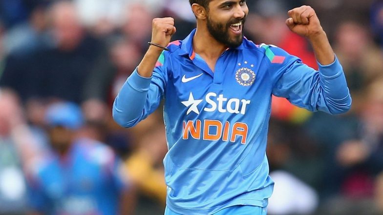 ICC World Cup 2019: रवींद्र जडेजा का नेहमी विराट कोहली च्या बाजूला बसतो, हार्दिक पंड्या ने उघड केले Team India चे Dressing Room Secrets, Watch Video