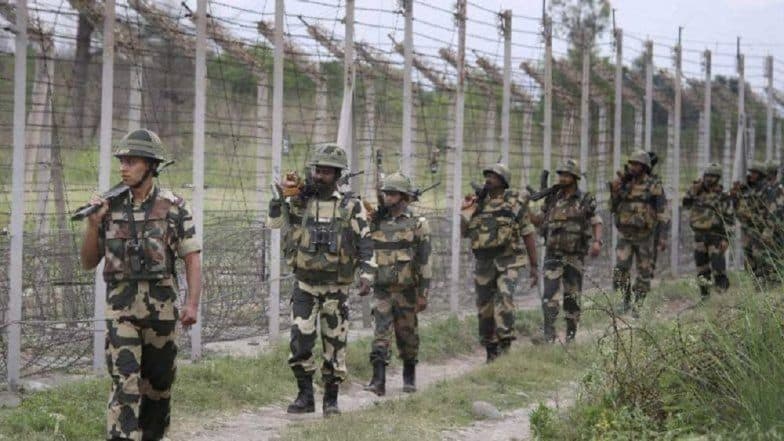 पाकिस्तानच्या 'हनी ट्रॅपिंग'मध्ये अडकले 50 भारतीय जवान पाकिस्तानच्या 'हनी ट्रॅपिंग'मध्ये अडकले 50 भारतीय जवान