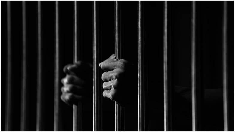 मुंबई: अल्पवयीन मुलीच्या गालाचा चावा घेणे पडले महागात, 21 वर्षीय तरुणाला 11 महिन्यांचा तुरुंगवास मुंबई: अल्पवयीन मुलीच्या गालाचा चावा घेणे पडले महागात, 21 वर्षीय तरुणाला 11 महिन्यांचा तुरुंगवास