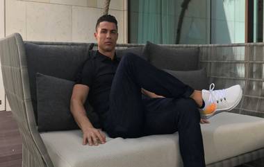 फुटबॉलपटू Cristiano Ronaldo च्या पुतळ्याजवळ विचित्र पद्धतीने काढले जातायत फोटो, सोशल मीडियावर हस्याचा वर्षाव