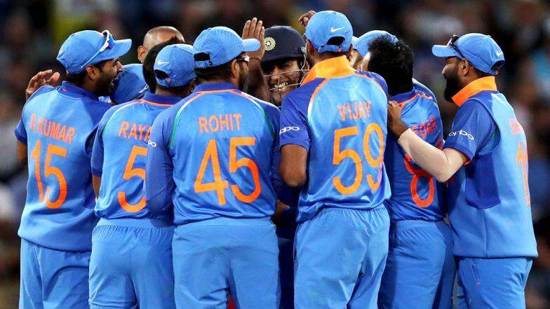 India vs New Zealand, 2nd ODI: न्यूझीलंडला धक्का देत टीम इंडिया 90 धावांनी विजयी, मालिकेत 2-0 ची आघाडी; प्रजासत्ताक दिनाच्या मोक्यावर 'विराट' भेट India vs New Zealand, 2nd ODI: न्यूझीलंडला धक्का देत टीम इंडिया 90 धावांनी विजयी, मालिकेत 2-0 ची आघाडी; प्रजासत्ताक दिनाच्या मोक्यावर 'विराट' भेट