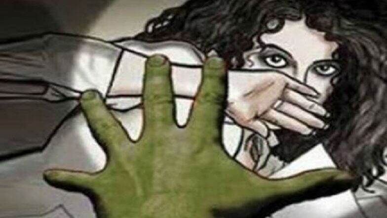 ठाणे: 13 वर्षीय अल्पवयीन मुलीचा विनयभंग केल्याप्रकरणी 40 वर्षीय व्यक्तीला 3 वर्षांची शिक्षा ठाणे: 13 वर्षीय अल्पवयीन मुलीचा विनयभंग केल्याप्रकरणी 40 वर्षीय व्यक्तीला 3 वर्षांची शिक्षा