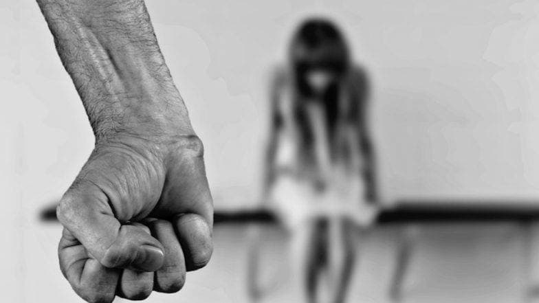 धक्कादायक: लग्नाच्या काही तास आधी नवरीचे जबरदस्तीने अपहरण, पहा व्हिडीओ धक्कादायक: लग्नाच्या काही तास आधी नवरीचे जबरदस्तीने अपहरण, पहा व्हिडीओ