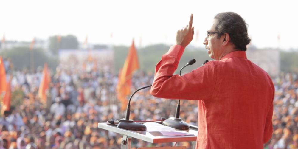 शिवसेना पक्षप्रमुख उद्धव ठाकरे यांच्याकडून सकारची पोलखोल म्हणाले 'सरकारची शेतकरी कर्जमाफी म्हणजे थोतांड' शिवसेना पक्षप्रमुख उद्धव ठाकरे यांच्याकडून सकारची पोलखोल म्हणाले 'सरकारची शेतकरी कर्जमाफी म्हणजे थोतांड'
