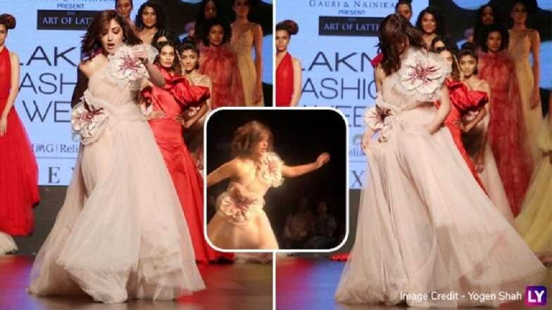 Lakme Fashion Week 2019: अन् रॅम्पवॉक करताना यामी गौतम पडता पडता वाचली (Video) Lakme Fashion Week 2019: अन् रॅम्पवॉक करताना यामी गौतम पडता पडता वाचली (Video)