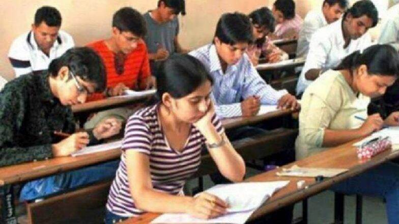 हजेरीदरम्यान 'येस सर' नाही 'जय हिंद' म्हणा; नववर्षापासून गुजरात सरकारचा शालेय विद्यार्थ्यांसाठी नवा नियम हजेरीदरम्यान 'येस सर' नाही 'जय हिंद' म्हणा; नववर्षापासून गुजरात सरकारचा शालेय विद्यार्थ्यांसाठी नवा नियम