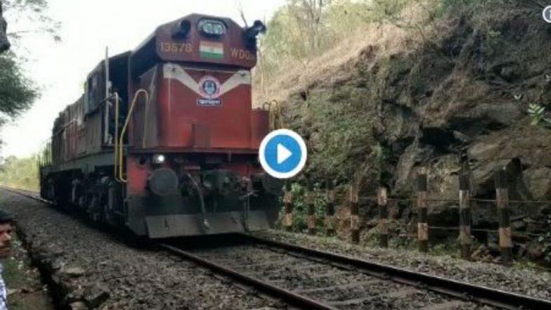 कोकण रेल्वेमार्गावर मोठा अनर्थ टळला, अचानक तुटले करमाळी - सीएसएमटी ट्रेनचं कपलिंग, प्रसंगावधान राखत पुन्हा जोडण्यात यश (Video)