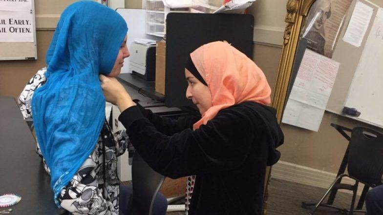 World Hijab Day 2019: 'विश्व हिजाब दिवस' 1 फेब्रुवारी दिवशी साजरा करण्याची सुरूवात कशी झाली? मुस्लिम महिला हिजाब आणि बुरखा घालण्यामागील नेमकं कारण काय? World Hijab Day 2019: 'विश्व हिजाब दिवस' 1 फेब्रुवारी दिवशी साजरा करण्याची सुरूवात कशी झाली? मुस्लिम महिला हिजाब आणि बुरखा घालण्यामागील नेमकं कारण काय?