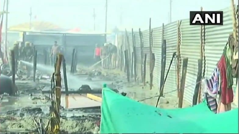 Kumbh Mela 2019 : प्रयागराज येथे दोन सिलेंडरच्या स्फोटामुळे भीषण आग Kumbh Mela 2019 : प्रयागराज येथे दोन सिलेंडरच्या स्फोटामुळे भीषण आग