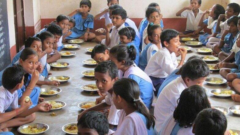 पुणे: रामभाऊ म्हाळगी शाळेत 22 विद्यार्थी आणि शिक्षकाला मध्याह्न भोजनातून विषबाधा; भारती रुग्णालयात उपचार सुरू पुणे: रामभाऊ म्हाळगी शाळेत 22 विद्यार्थी आणि शिक्षकाला मध्याह्न भोजनातून विषबाधा; भारती रुग्णालयात उपचार सुरू