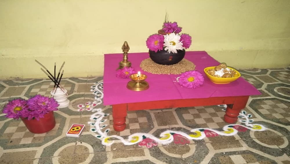 Makar Sankranti 2019 : मकर संक्रांती दिवशी सुगड पूजन कसे करावे? Makar Sankranti 2019 : मकर संक्रांती दिवशी सुगड पूजन कसे करावे?