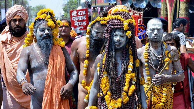 Kumbh Mela 2019: नागा साधूंची कथा तुम्हाला माहिती आहे का? जाणुन घ्या येथे Kumbh Mela 2019: नागा साधूंची कथा तुम्हाला माहिती आहे का? जाणुन घ्या येथे