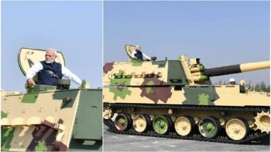 K-9 Howitzer तोफेमधून सफर करताना पंतप्रधान नरेंद्र मोदी (Video)