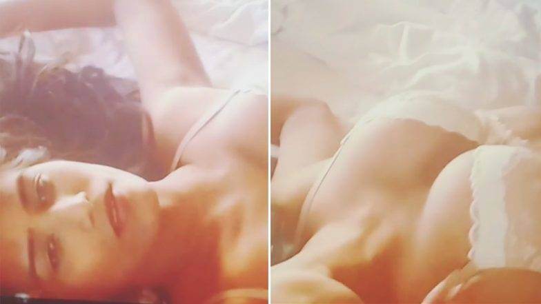 Sex tape लिक झाल्यानंतर पुन्हा पुनम पांडे दिसली बोल्ड अंदाजात, पाहा हॉट व्हिडिओ Sex tape लिक झाल्यानंतर पुन्हा पुनम पांडे दिसली बोल्ड अंदाजात, पाहा हॉट व्हिडिओ