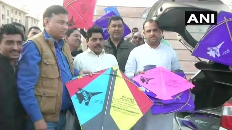 काँग्रेस पक्षाकडून राफेल पंतंगाची उड्डाणे, भाजप पक्षावर हल्ला
