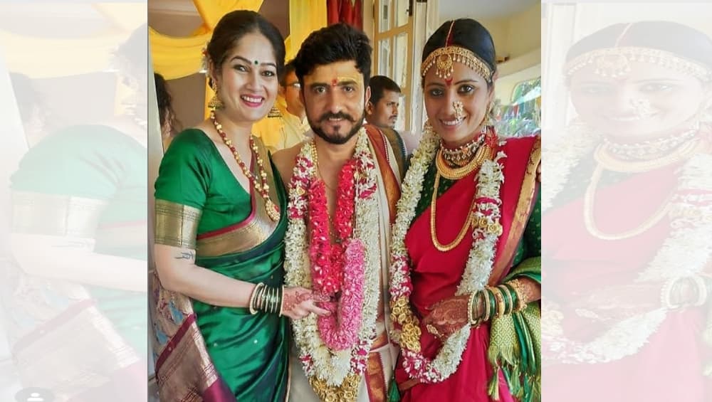 मराठमोळी अभिनेत्री स्मिता तांबे विवाहबद्ध; 'या' अभिनेत्यासोबत बांधली लग्नगाठ (Photos) मराठमोळी अभिनेत्री स्मिता तांबे विवाहबद्ध; 'या' अभिनेत्यासोबत बांधली लग्नगाठ (Photos)