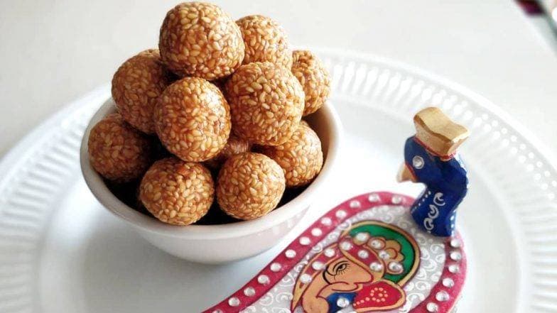 Makar Sankranti 2019 : हे आहेत तीळ खाण्याचे फायदे; आयुर्वेदामध्येही सांगितले आहेत महत्व Makar Sankranti 2019 : हे आहेत तीळ खाण्याचे फायदे; आयुर्वेदामध्येही सांगितले आहेत महत्व