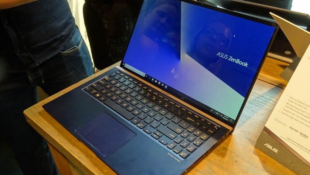 ASUS कंपनीने भारतात लॉन्च केले जगातील सर्वात लहान Laptop जाणून घ्या किंमत आणि खासियत ASUS कंपनीने भारतात लॉन्च केले जगातील सर्वात लहान Laptop जाणून घ्या किंमत आणि खासियत