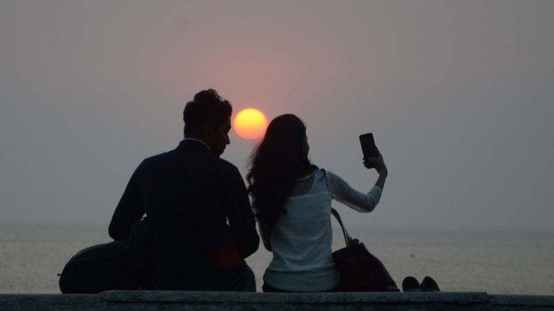 Valentine’s Day 2019: ट्विटरवर रंगतय Valentine’s Day Challenge, जगभरात सिंगल मुलींना यंदा मिळतेय डेट! Valentine’s Day 2019: ट्विटरवर रंगतय Valentine’s Day Challenge, जगभरात सिंगल मुलींना यंदा मिळतेय डेट!