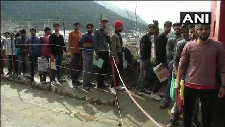 Pulwama Terror Attack: पुलवामा हल्ल्यानंतर लष्कारातील 111 जागांसाठी 2500 काश्मिरी तरुणांचे अर्ज Pulwama Terror Attack: पुलवामा हल्ल्यानंतर लष्कारातील 111 जागांसाठी 2500 काश्मिरी तरुणांचे अर्ज
