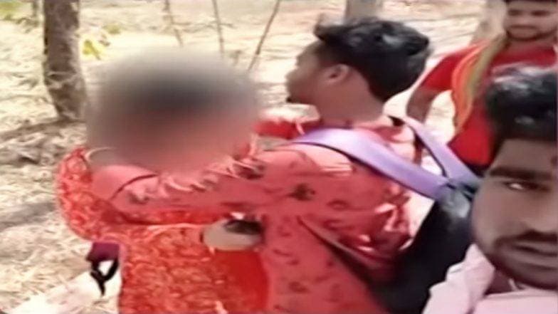 Valentine's Day 2019: बजरंग दलाने व्हेलेंटाईन डे दिवशी जोडप्याचे जबरदस्तीने लावले लग्न, हैदराबाद येथील घटना (Video) Valentine's Day 2019: बजरंग दलाने व्हेलेंटाईन डे दिवशी जोडप्याचे जबरदस्तीने लावले लग्न, हैदराबाद येथील घटना (Video)