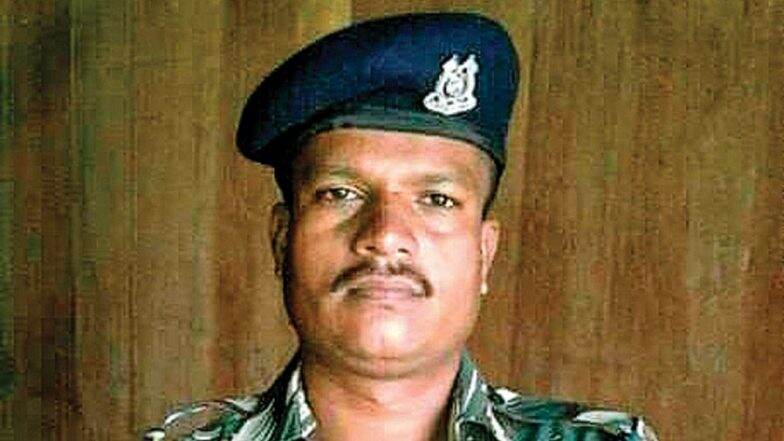 सरकारकडून शहीद जवानाच्या कुटुंबाची क्रूर चेष्टा; मदत म्हणून दिला खात्यात पैसे नसलेला चेक सरकारकडून शहीद जवानाच्या कुटुंबाची क्रूर चेष्टा; मदत म्हणून दिला खात्यात पैसे नसलेला चेक