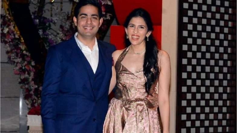 Akash Ambani-Shloka Mehta Wedding: 9 मार्चला रंगणार आकाश-श्लोका यांचा शाही विवाहसोहळा; 23-25 फेब्रुवारीला Switzerland मध्ये प्री वेडींग सेलिब्रेशनची धूम Akash Ambani-Shloka Mehta Wedding: 9 मार्चला रंगणार आकाश-श्लोका यांचा शाही विवाहसोहळा; 23-25 फेब्रुवारीला Switzerland मध्ये प्री वेडींग सेलिब्रेशनची धूम