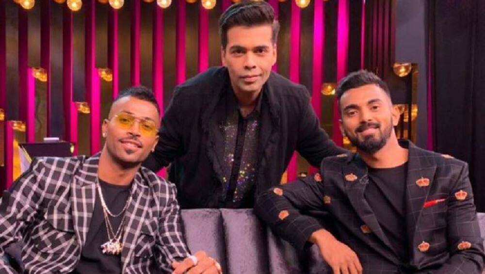 Koffee with Karan 6 मधील वादग्रस्त वक्तव्यांनंतर हार्दिक पंड्या, केएल राहुल आणि करण जोहर यांच्याविरोधात जोधपूर येथे गुन्हा दाखल Koffee with Karan 6 मधील वादग्रस्त वक्तव्यांनंतर हार्दिक पंड्या, केएल राहुल आणि करण जोहर यांच्याविरोधात जोधपूर येथे गुन्हा दाखल