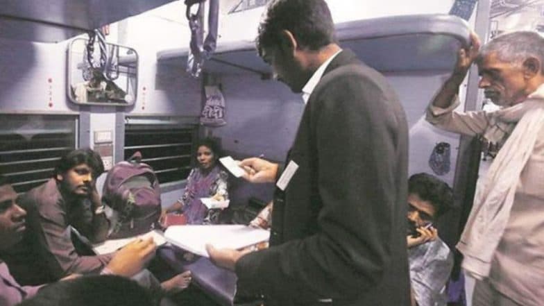 मुंबई: मध्य रेल्वेच्या 'ऑपरेशन धनुष' च्या माध्यमातून तिकिट दलालांकडून 9 लाखांपेक्षा अधिक रक्कम जप्त मुंबई: मध्य रेल्वेच्या 'ऑपरेशन धनुष' च्या माध्यमातून तिकिट दलालांकडून 9 लाखांपेक्षा अधिक रक्कम जप्त