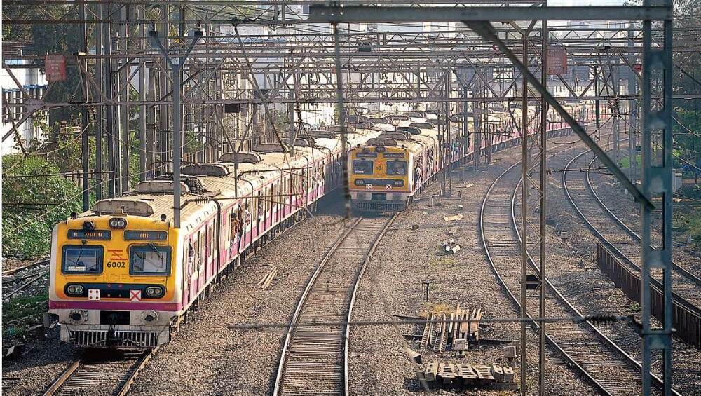 कसारा, खोपोली रेल्वे प्रवाशांसाठी लवकरच धावणार 15 डब्ब्यांची जलद लोकल; मध्य रेल्वे प्रवाशांसाठी खुशखबर कसारा, खोपोली रेल्वे प्रवाशांसाठी लवकरच धावणार 15 डब्ब्यांची जलद लोकल; मध्य रेल्वे प्रवाशांसाठी खुशखबर
