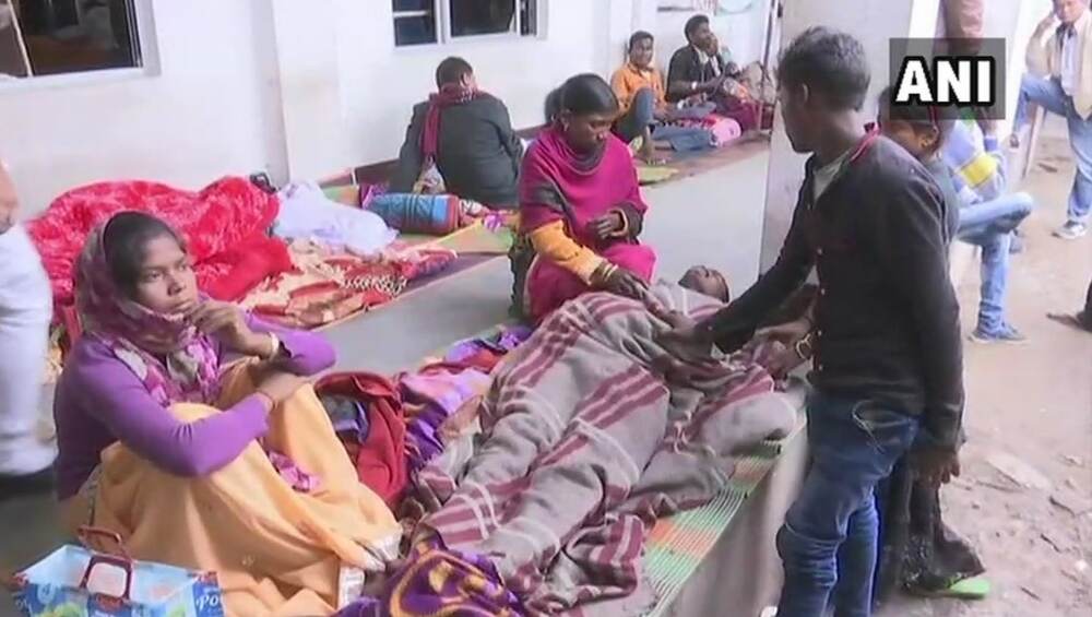 आसाम मध्ये विषारी दारु प्यायल्याने मृतांचा आकडा 127 वर पोहचला आसाम मध्ये विषारी दारु प्यायल्याने मृतांचा आकडा 127 वर पोहचला