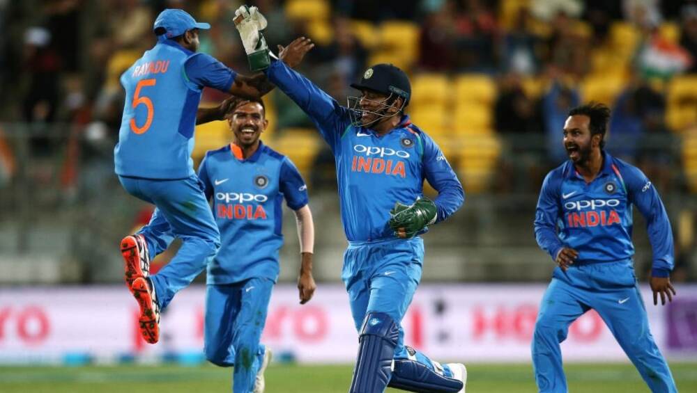 India vs New Zealand 5th ODI 2019: तब्बल 52 वर्षांनी भारतीय संघाचा न्यूझीलंड मध्ये पहिल्यांदाच दणदणीत विजय India vs New Zealand 5th ODI 2019: तब्बल 52 वर्षांनी भारतीय संघाचा न्यूझीलंड मध्ये पहिल्यांदाच दणदणीत विजय