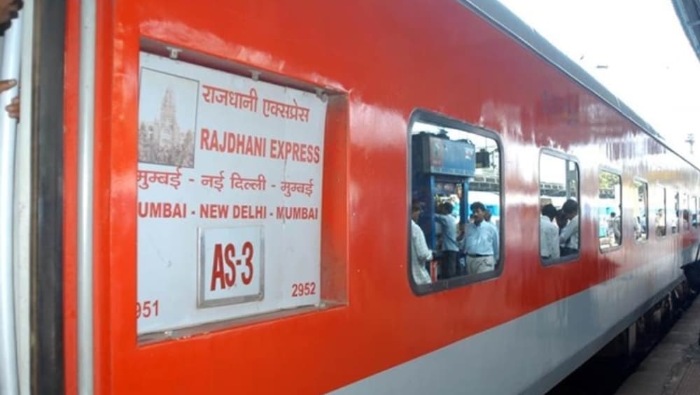 राजधानी, दुरांतो आणि शताब्दी एक्सप्रेसमध्ये महिलांसाठी सुरु करण्यात येणार स्पेशल कोचेस, या कोचेसमधील असतील महिलांसाठी विशेष सोयी सुविधा राजधानी, दुरांतो आणि शताब्दी एक्सप्रेसमध्ये महिलांसाठी सुरु करण्यात येणार स्पेशल कोचेस, या कोचेसमधील असतील महिलांसाठी विशेष सोयी सुविधा