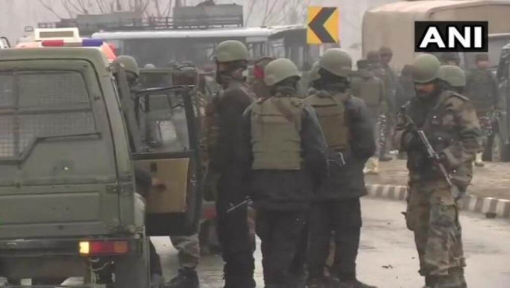 Pulwama Terror Attack: सहा महिन्यांपूर्वी कराची येथे रचला हल्ल्याचा कट; दहशतवादी हाफिज सईद याने दिली होती धमकी Pulwama Terror Attack: सहा महिन्यांपूर्वी कराची येथे रचला हल्ल्याचा कट; दहशतवादी हाफिज सईद याने दिली होती धमकी