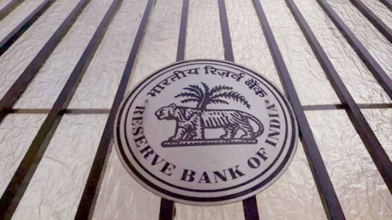 ऑलनाईन पद्धतीने व्यवहार अयशस्वी झाल्यास रिफंड मिळेपर्यंत ग्राहकाला दररोज मिळणार 100 रुपये; RBI कडून निर्देशन ऑलनाईन पद्धतीने व्यवहार अयशस्वी झाल्यास रिफंड मिळेपर्यंत ग्राहकाला दररोज मिळणार 100 रुपये; RBI कडून निर्देशन
