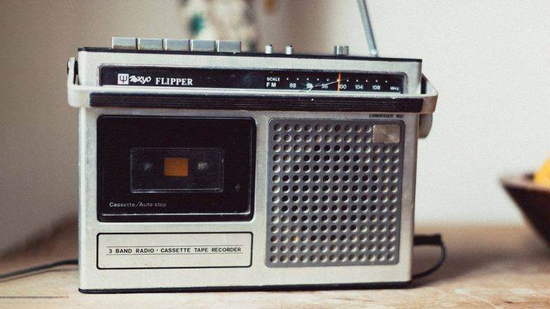 World Radio Day 2019: यंदा 'वर्ल्ड रेडिओ डे'च आठवं सेलिब्रेशन, पहा 13 फेब्रुवारी हा दिवस कसा ठरवण्यात आला? World Radio Day 2019: यंदा 'वर्ल्ड रेडिओ डे'च आठवं सेलिब्रेशन, पहा 13 फेब्रुवारी हा दिवस कसा ठरवण्यात आला?