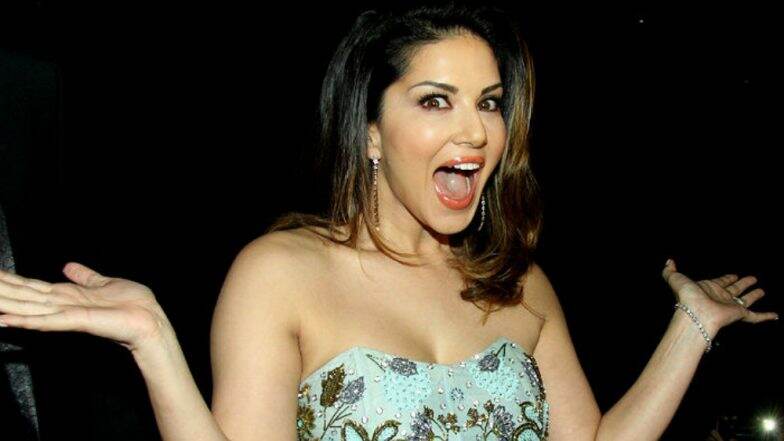 ज्युनिअर सिव्हील इंजीनियर भर्तीमध्ये 98.5 टक्के गुण मिळवत Sunny Leone टॉप; विभाग प्रमुख म्हणाले ही सनी कोण? ज्युनिअर सिव्हील इंजीनियर भर्तीमध्ये 98.5 टक्के गुण मिळवत Sunny Leone टॉप; विभाग प्रमुख म्हणाले ही सनी कोण?