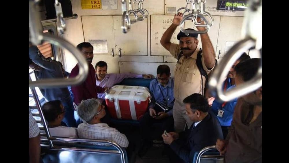 मुंबईच्या ट्राफिकमुळे यकृताचा लोकलने प्रवास; अशाप्रकारे प्रवास होणारी भारतातील पहिली घटना मुंबईच्या ट्राफिकमुळे यकृताचा लोकलने प्रवास; अशाप्रकारे प्रवास होणारी भारतातील पहिली घटना
