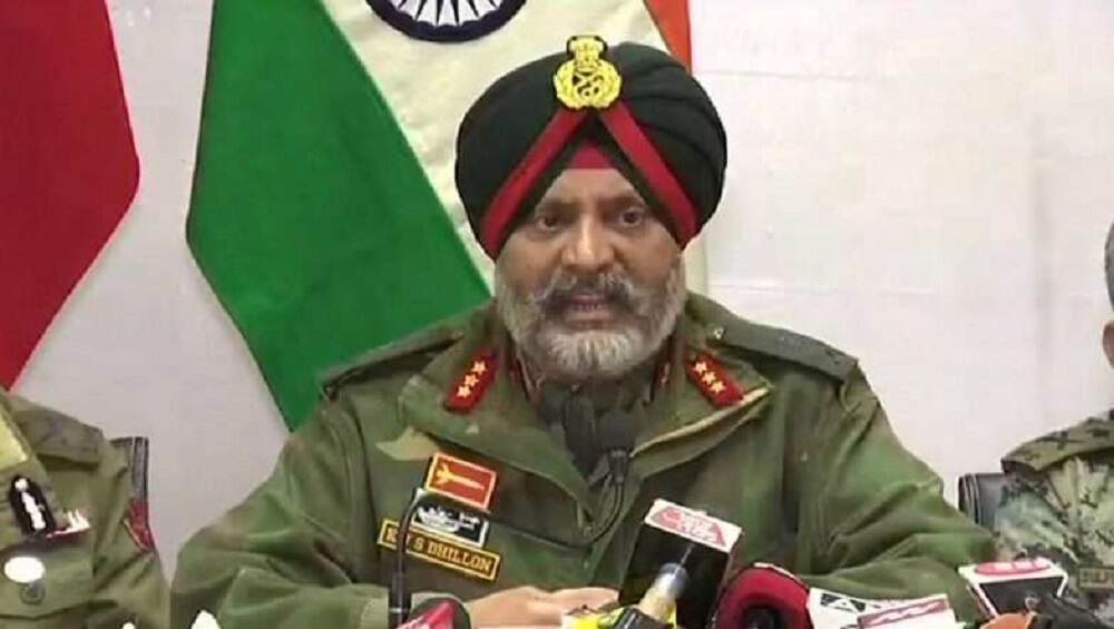 शस्त्र हातात घेणाऱ्यांची गय केली जाणार नाही; पुलवामा दहशतवादी हल्ल्यानंतर भारतीय सैन्याचा इशारा शस्त्र हातात घेणाऱ्यांची गय केली जाणार नाही; पुलवामा दहशतवादी हल्ल्यानंतर भारतीय सैन्याचा इशारा