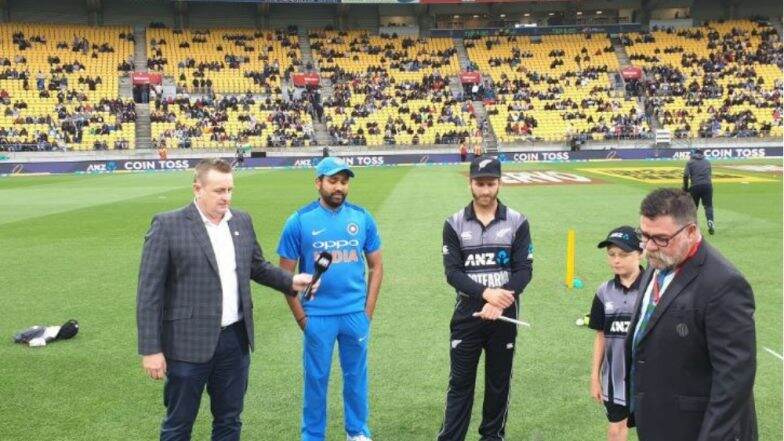 India vs New Zealand 1st T20I: न्यूझिलंड विरुद्ध भारत पहिल्या T20 सामन्यात भारताने टॉस जिंकला, प्रथम गोलंदाजीचा निर्णय India vs New Zealand 1st T20I: न्यूझिलंड विरुद्ध भारत पहिल्या T20 सामन्यात भारताने टॉस जिंकला, प्रथम गोलंदाजीचा निर्णय