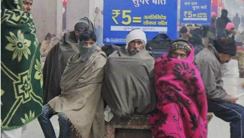 कडाक्याच्या थंडीमुळे दिल्लीसह उत्तर भारतातील 6 राज्यात रेड अलर्ट जाहीर कडाक्याच्या थंडीमुळे दिल्लीसह उत्तर भारतातील 6 राज्यात रेड अलर्ट जाहीर
