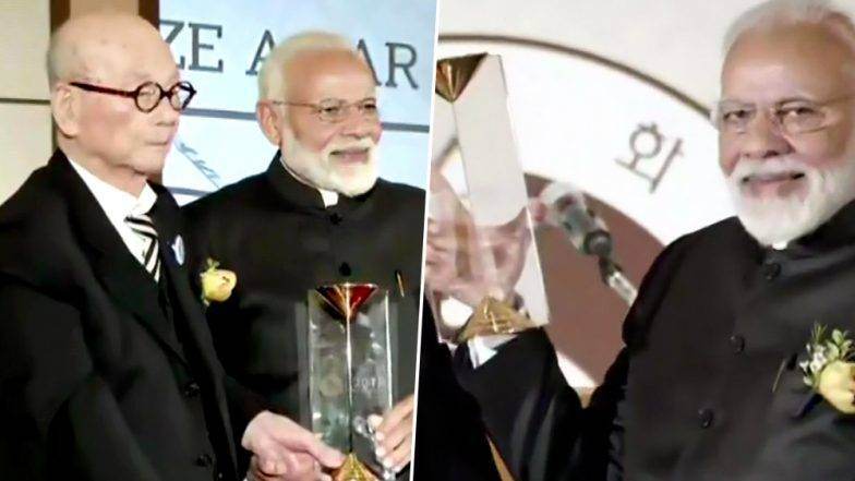 Seoul Peace Prize 2018 देऊन दक्षिण कोरिया मध्ये पंतप्रधान नरेंद्र मोदी यांचा गौरव, दहशतवाद समूळ हटवण्यासाठी एकत्र येण्याची गरज असल्याचे मांडले मत Seoul Peace Prize 2018 देऊन दक्षिण कोरिया मध्ये पंतप्रधान नरेंद्र मोदी यांचा गौरव, दहशतवाद समूळ हटवण्यासाठी एकत्र येण्याची गरज असल्याचे मांडले मत