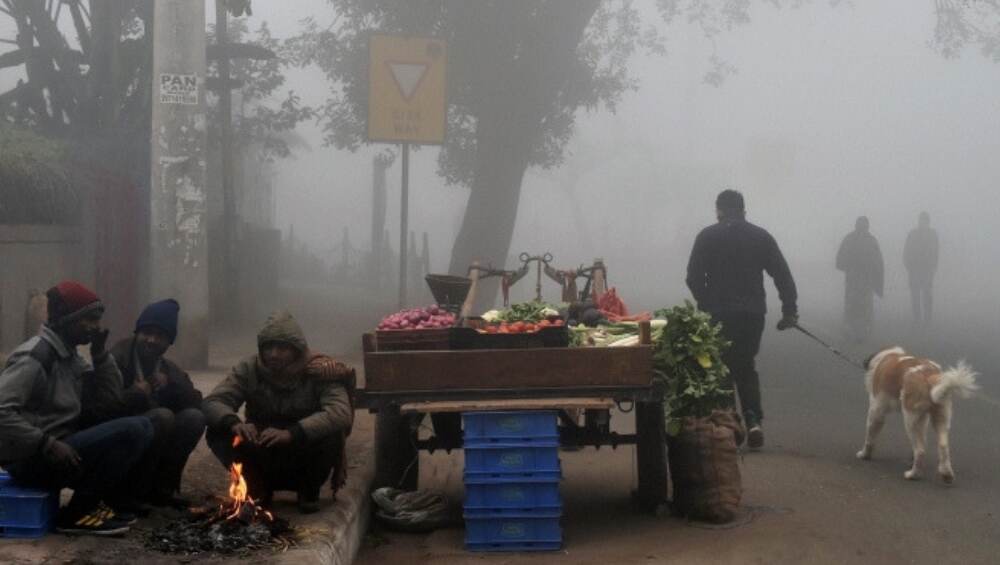 दिल्लीत गेल्या 22 वर्षातील थंडीचा रेकॉर्डब्रेक, राज्यातील तापमानाचा पारा 12 अंशावर दिल्लीत गेल्या 22 वर्षातील थंडीचा रेकॉर्डब्रेक, राज्यातील तापमानाचा पारा 12 अंशावर