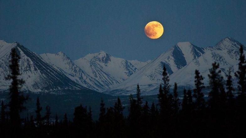 Holi 2019: होळी पौर्णिमा, विषुवदिन आणि Supermoon असा तिहेरी योग, यंदा वर्षातलं शेवटच सुपरमून दर्शन पहा किती वाजता Holi 2019: होळी पौर्णिमा, विषुवदिन आणि Supermoon असा तिहेरी योग, यंदा वर्षातलं शेवटच सुपरमून दर्शन पहा किती वाजता
