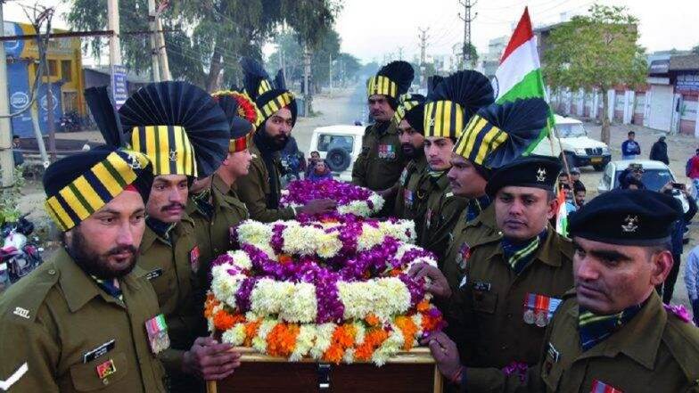 Pulwama Terror Attack: 'भारत के वीर' या अॅप किंवा वेबसाईटवरुन शहीदांच्या कुटुंबियांना अशी करा आर्थिक मदत Pulwama Terror Attack: 'भारत के वीर' या अॅप किंवा वेबसाईटवरुन शहीदांच्या कुटुंबियांना अशी करा आर्थिक मदत