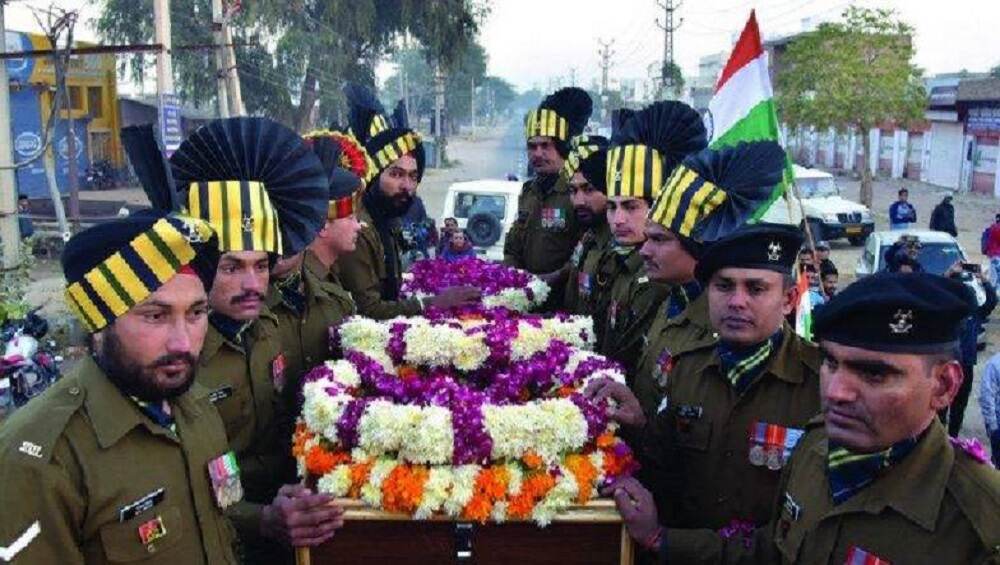 Pulwama Terror Attack: पुलवामा दहशतवादी हल्ल्यातील शहीद जवानांच्या कुटुंबियांना CREDAI राहत्या शहरात देणार 2BHK फ्लॅट्स Pulwama Terror Attack: पुलवामा दहशतवादी हल्ल्यातील शहीद जवानांच्या कुटुंबियांना CREDAI राहत्या शहरात देणार 2BHK फ्लॅट्स